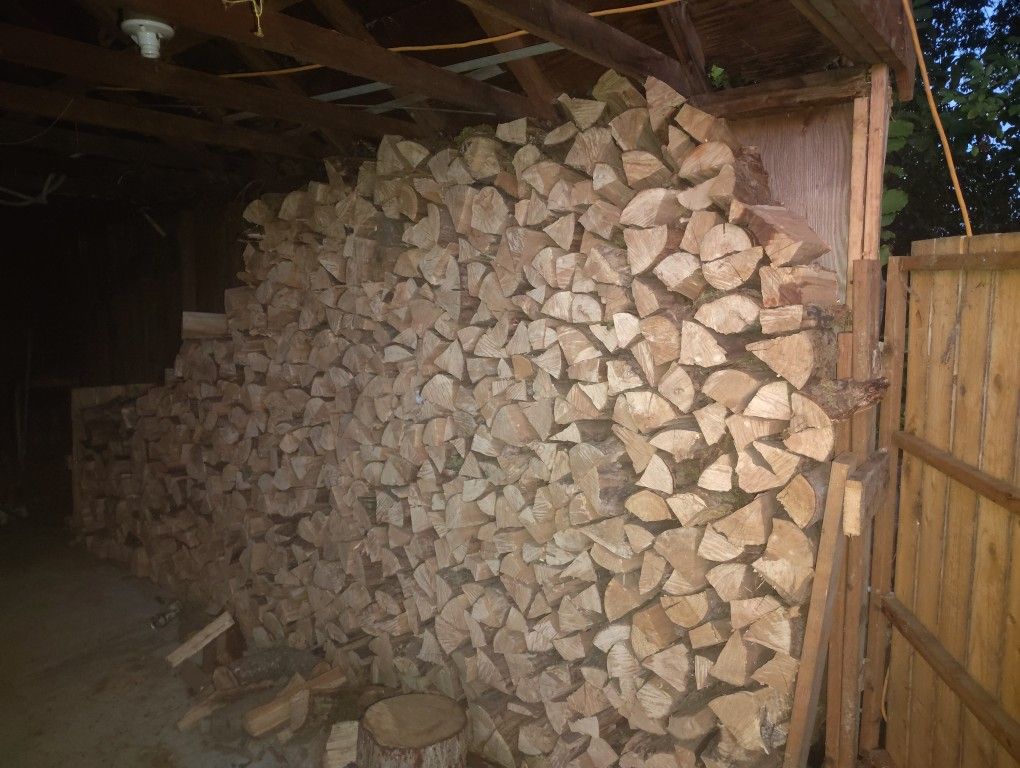 Premium Maple Firewood