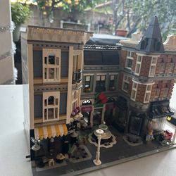 Retired Open/ built LEGO Creator Expert Assembly Square 1025