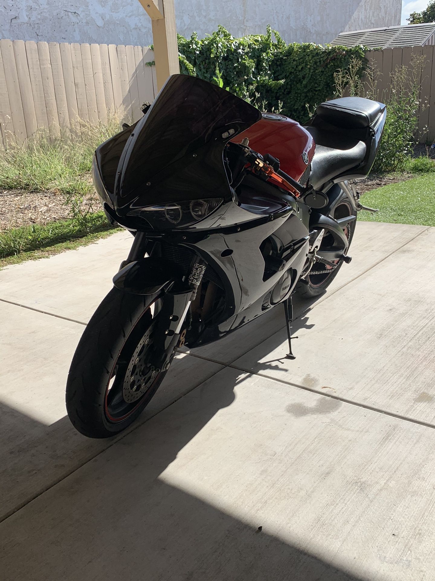 05 Yamaha R6 clean tittle low miles