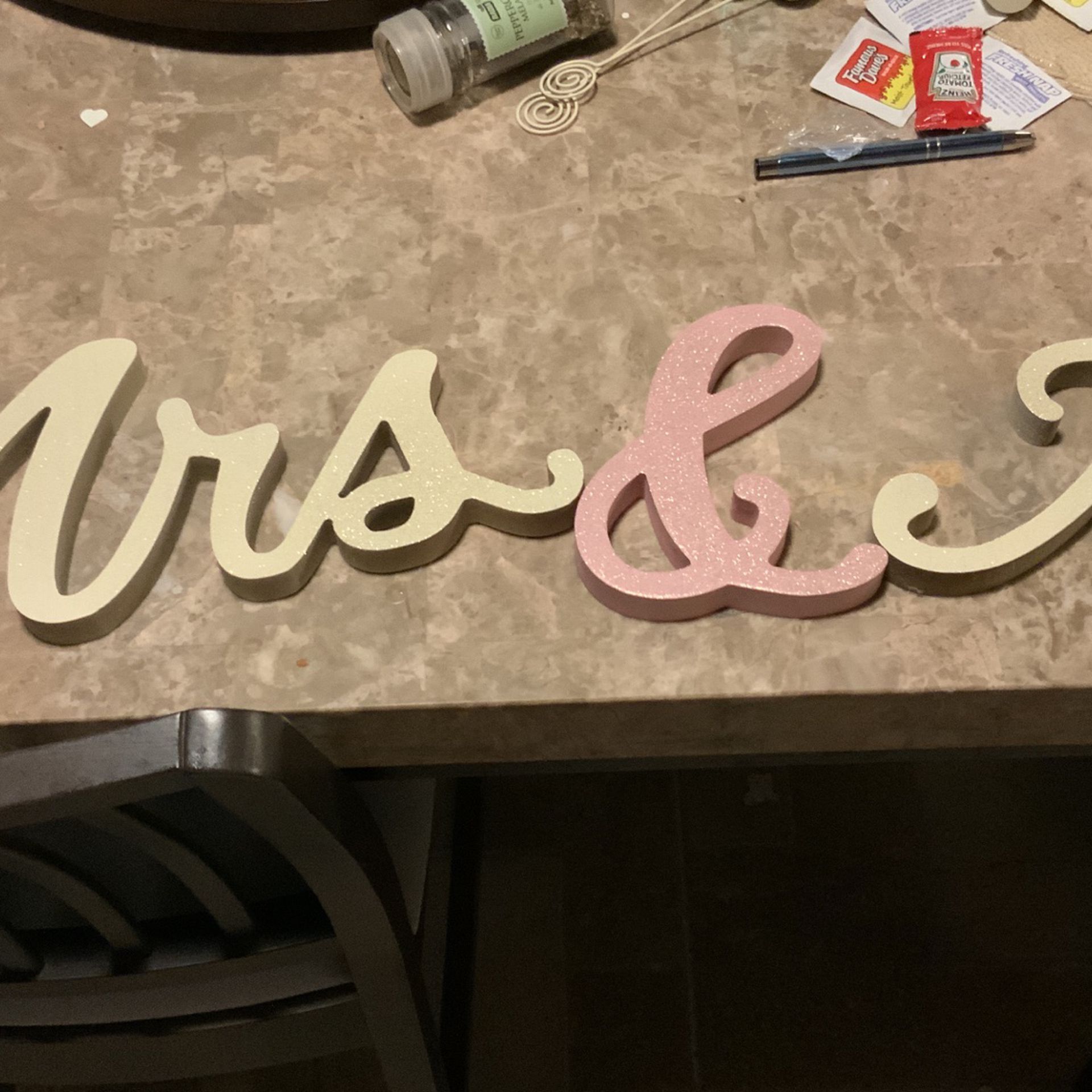Wedding: Mr and Mrs Sign