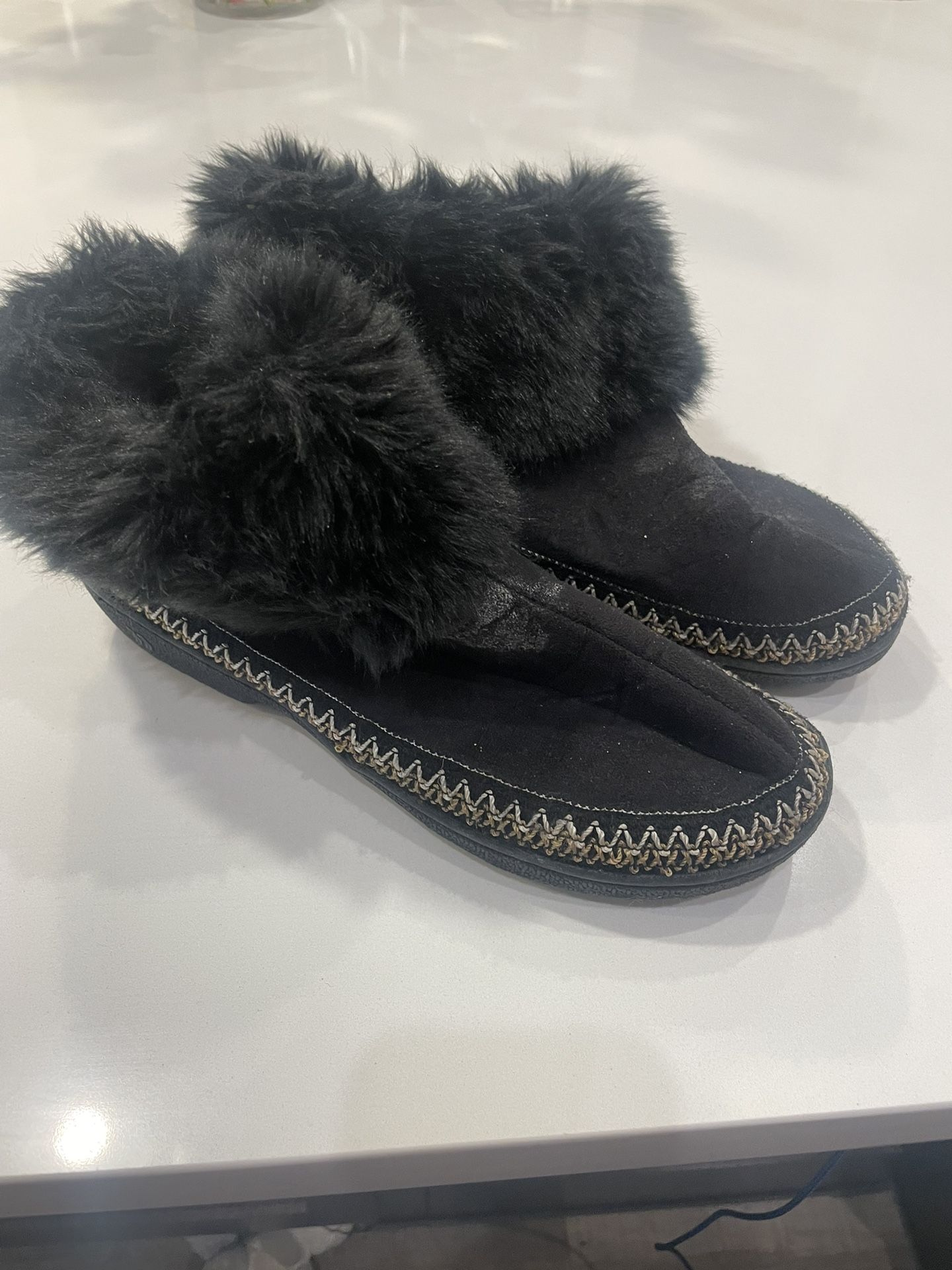 Isotoner Women’s Black Soft Flat Booties, Size 7.5-8