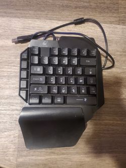 One-handed gaming keyboard