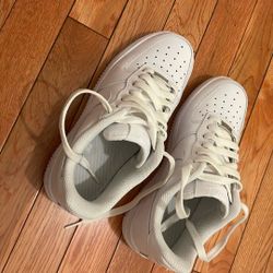 White Air Force 1’s 6W