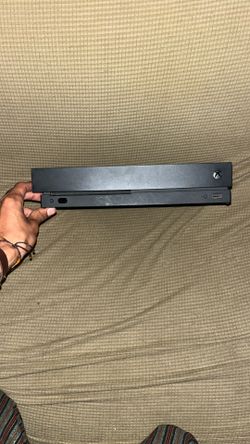 Xbox One X, (HDMI OUT NOT WORKING)