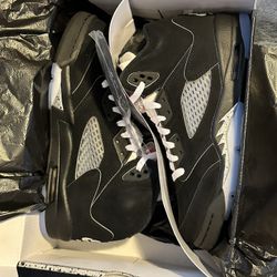 Jordan 5 metallics GS size 5.5y and 7y