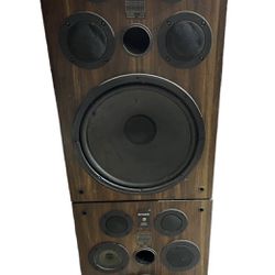 Set Of 2 Fisher Speakers 