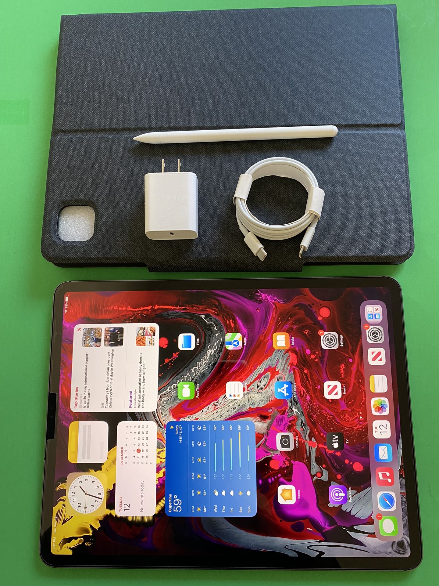 256GB Apple IPad Pro 12.9” 3rd Generation (Face ID/Liquid Retina Display) with keyboard, stylus Pen & Accessories