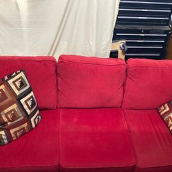 Couch With 2 Pillows 