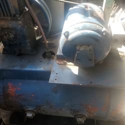 Air  Compressor  30 Galon Tank Electric  110 Or 220 VOLT 