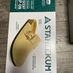 Staheekum Women's Crescent Buckle Clog Size 7