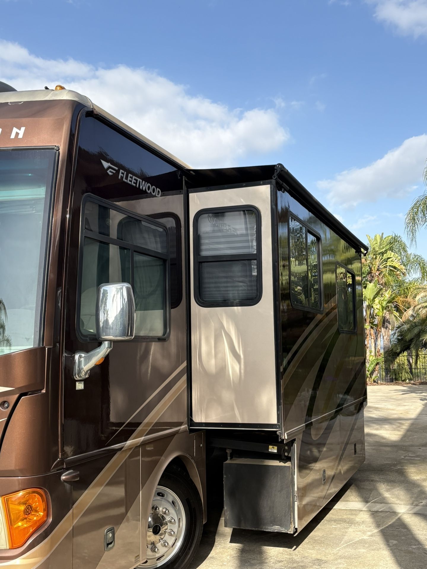 2007 Fleetwood Excursion 40X 350 Hp Cat