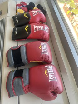 2 Pairs Of Boxing Gloves