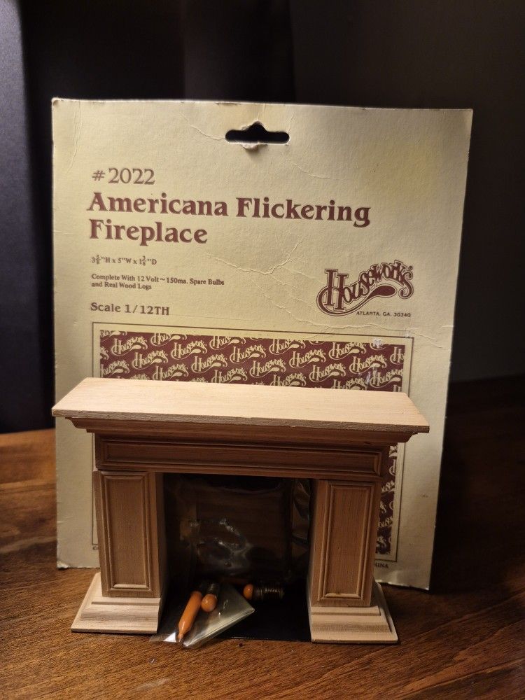 Houseworks Dollhouse Americana Flickering Fireplace