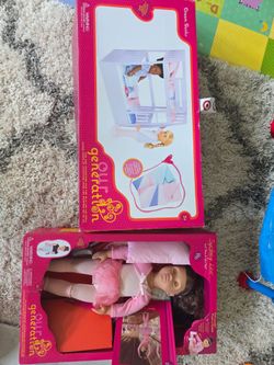 Play doll with bunk bed setup