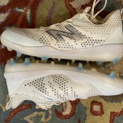 Used Twice! Composite White Men's Low Top Molded Cleats Compv3