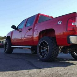 Silverado Sierra Tahoe Suburban Yuko.  Leveling Kit With Installation..