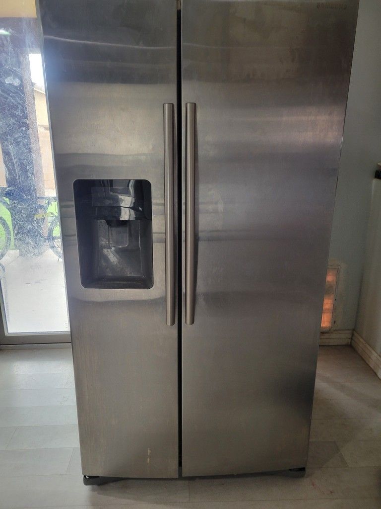 Refrigerator for Sale in Queen Creek, AZ OfferUp