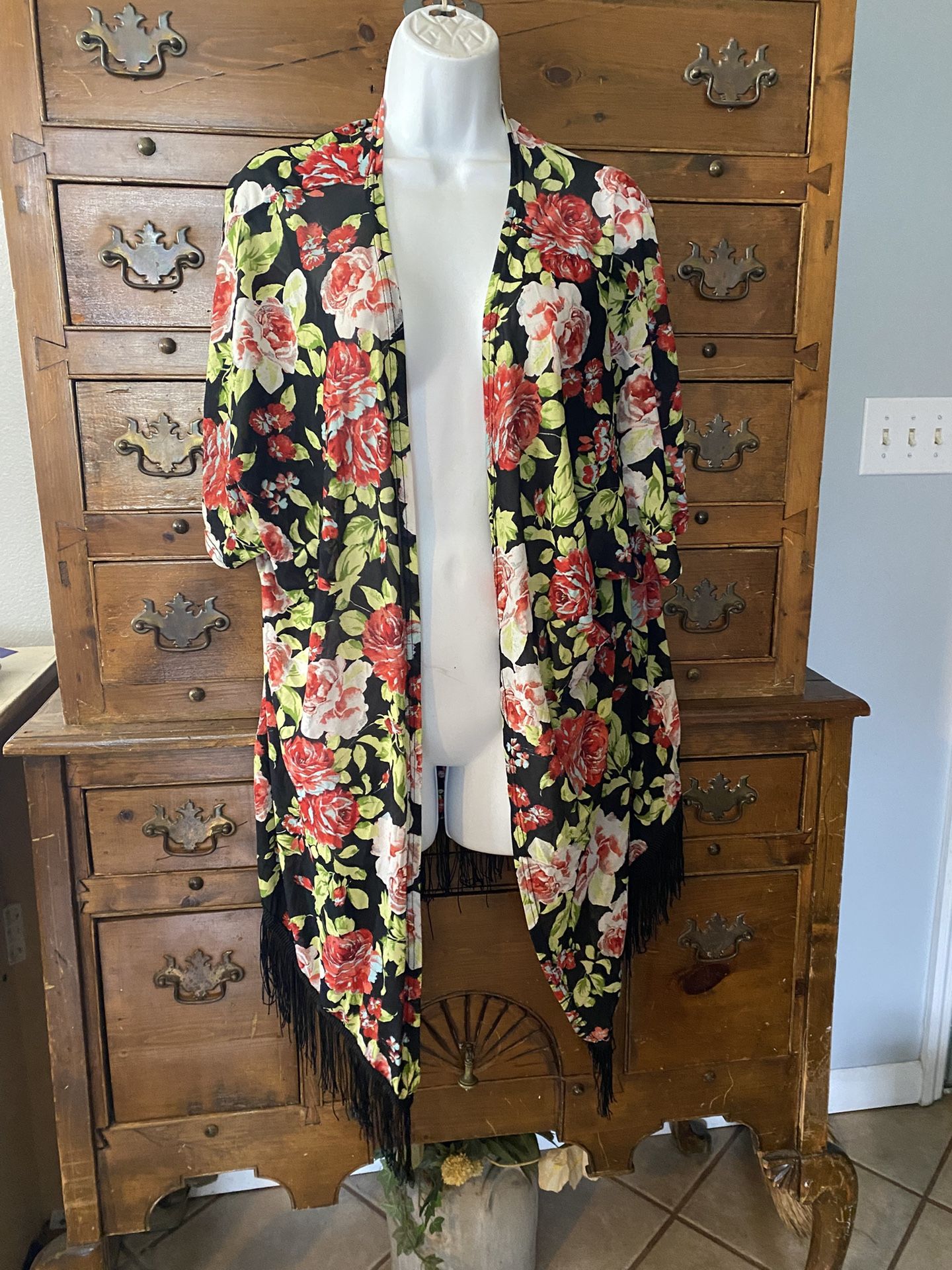 Woman’s Open Kimono Robe Size XXL By Siren Lily