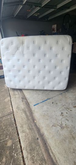 Used Queen mattress. Mpu