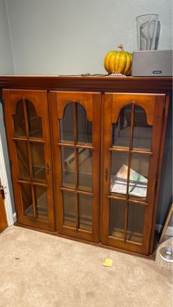 Beautiful antique china cabinet. Also has lights inside the cabinet.