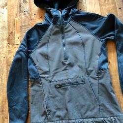 Women’s Lululemon blue fleece-size 6