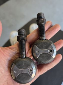 Clipless Road Pedals