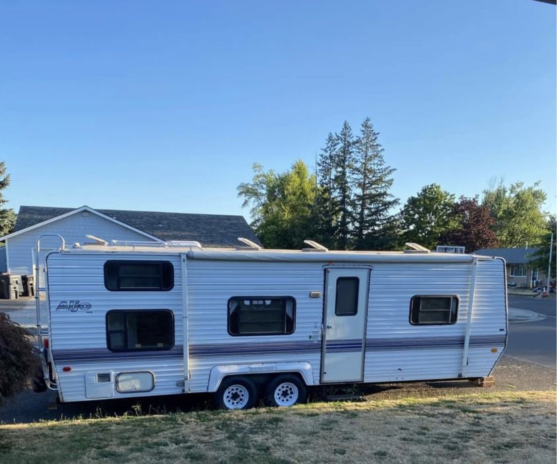 1994 Aljo by Skyline – 26ft Travel Trailer