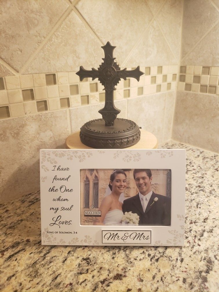 Mr. & Mrs. Wedding Picture Frame 4x6