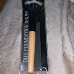 Brand new sealed foundation brush