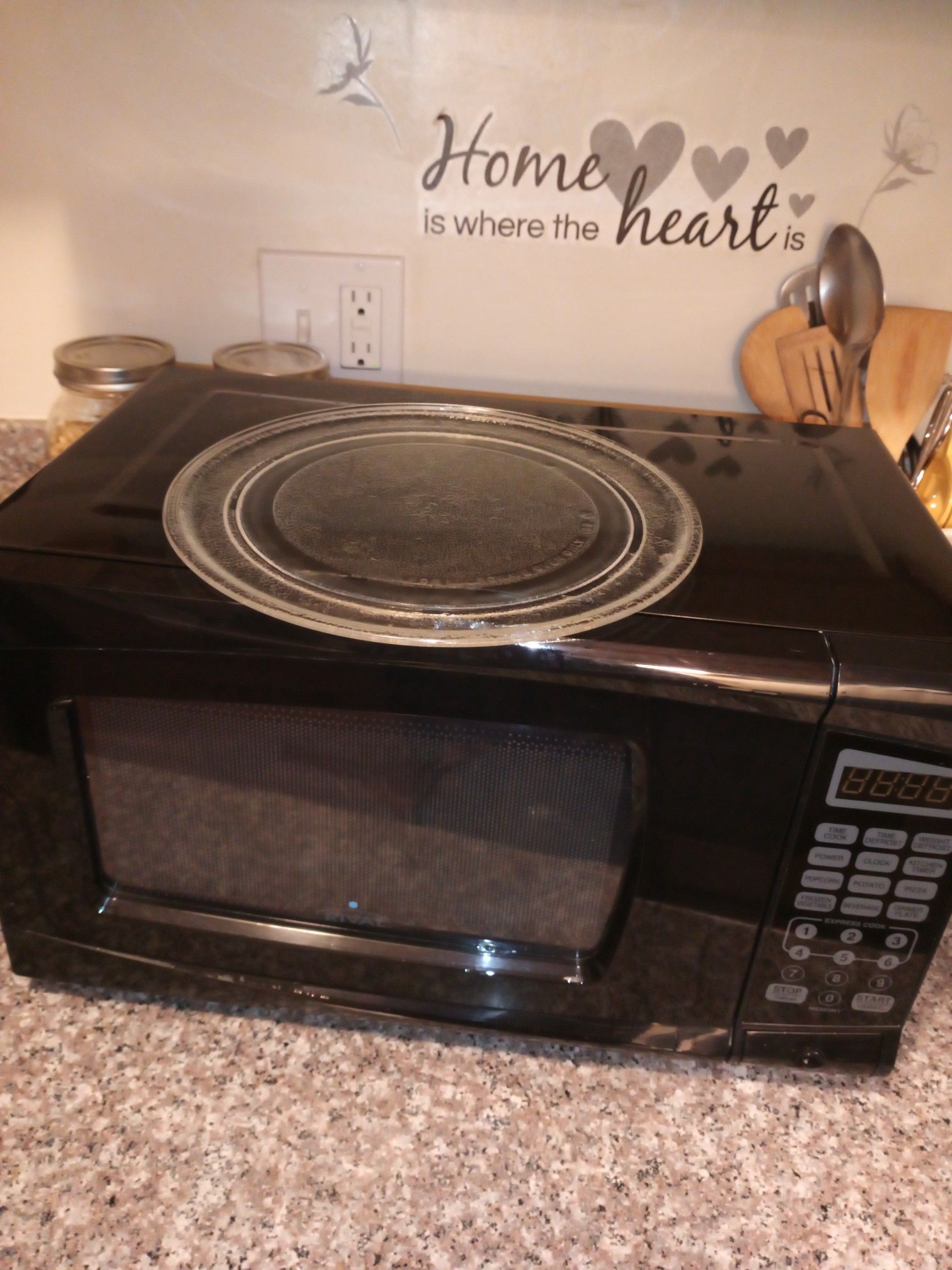 Black medium sized microwave ..... very clean , heats up fast ☀️