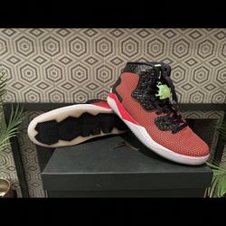 Jordan Spike Forty “University Red/Ghost Green”