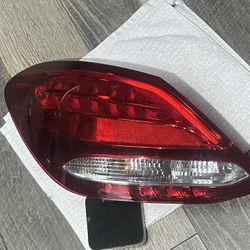 2015-2018 W205 C300 MERCEDES BENZ LEFT DRIVER SIDE REAR TAIL LIGHT LAMP HALOGEN TYPE OEM NICE SHAPE 