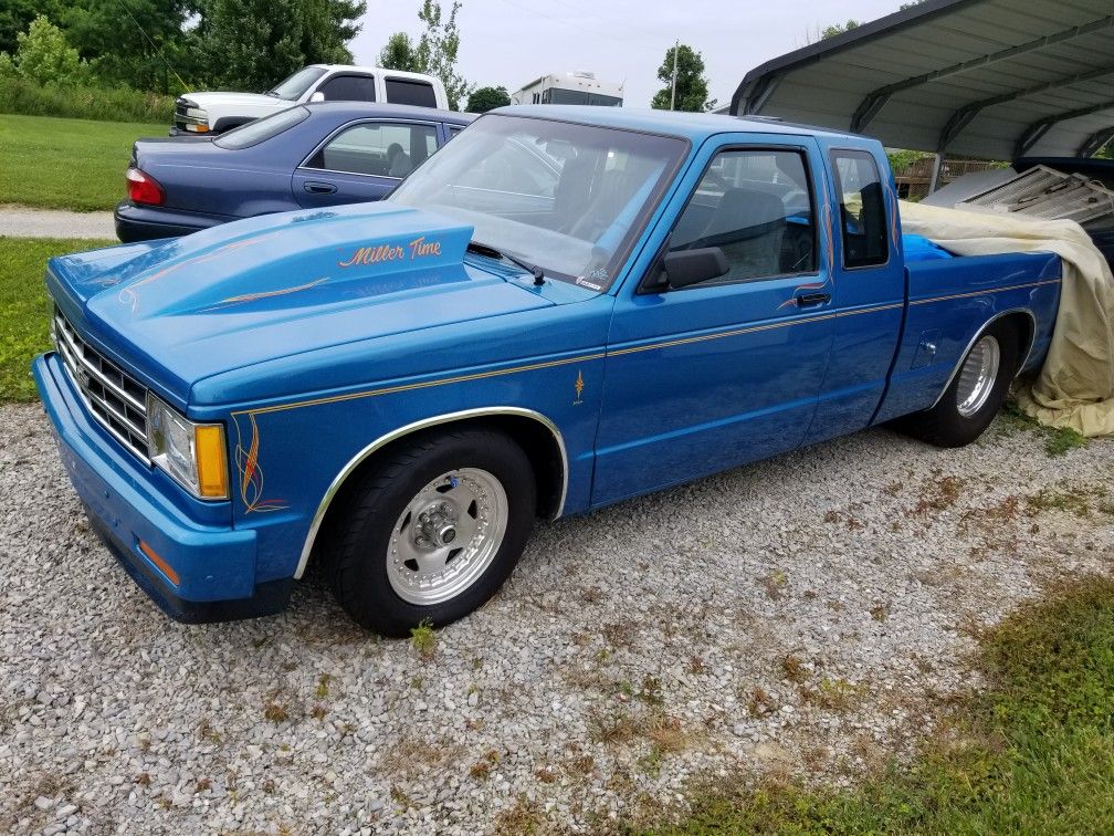 Chevy s10 extended cab tubbed roll cage 427 small block wheelie bars nitrous 5 speed trimick transmission New tires 12,500