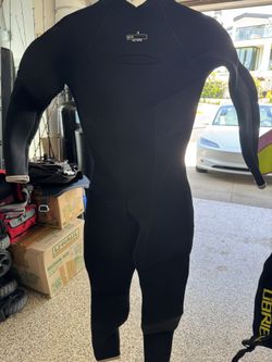 Henderson Size 4  Full Wetsuit