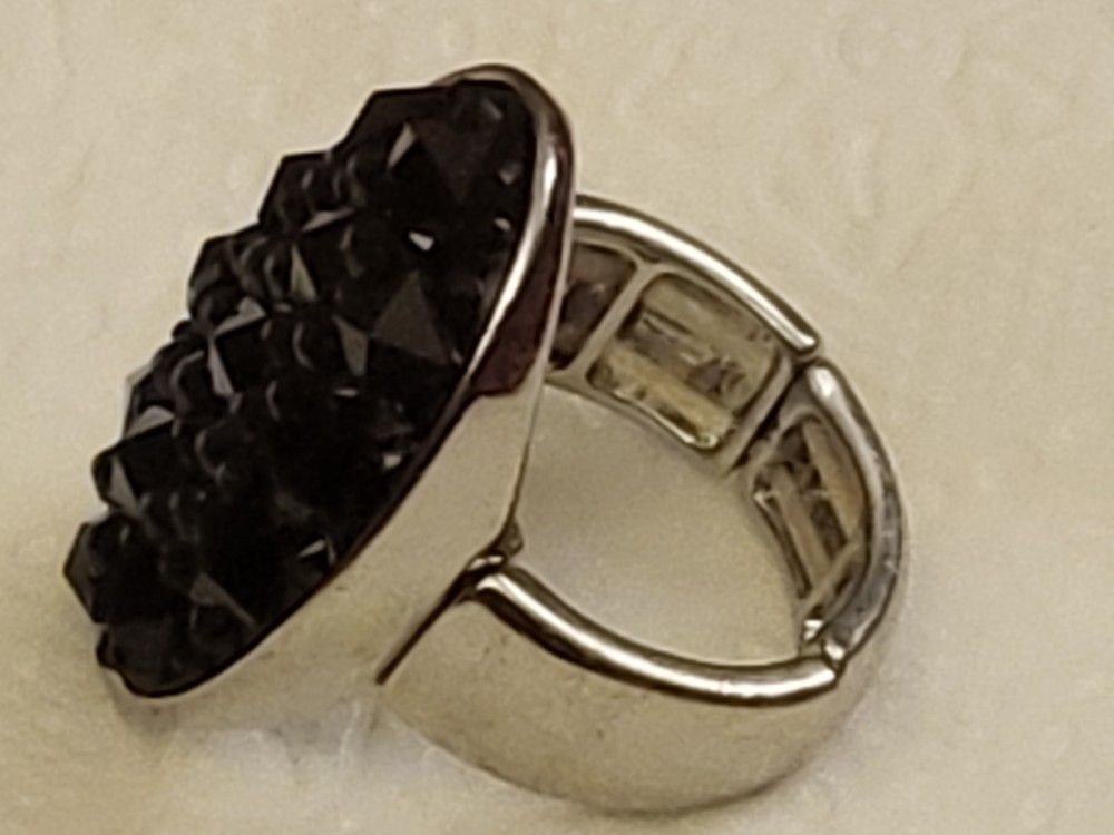 BLACK GEMSTONE RING