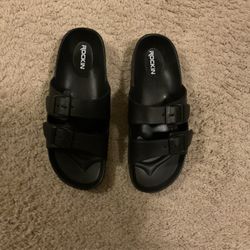 ROCKIN BLACK SANDALS - BRAND NEW