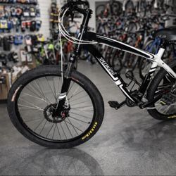 Specialized Hardrock Sport Disc with Maxxis tires