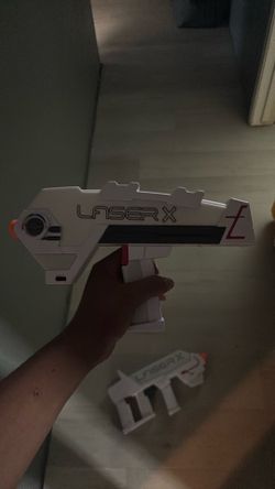 Laser blaster toy