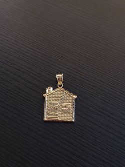 10K trap house pendant 💯