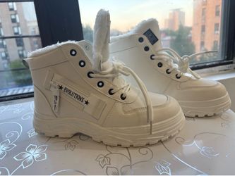 Snow boots