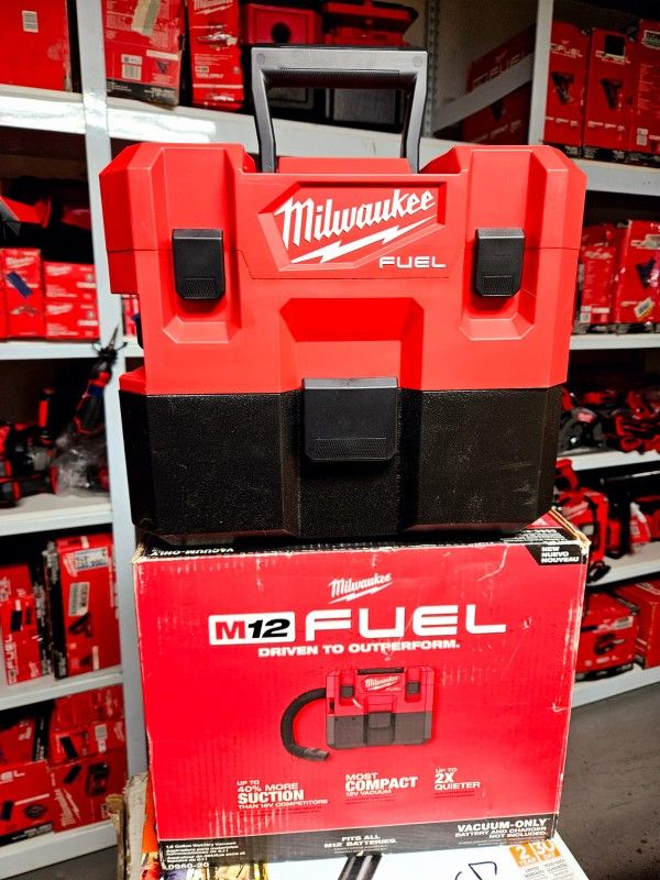 Milwaukee
M12 FUEL 12-Volt Lithium-Ion Cordless 1.6 Gal. Wet/Dry Shop Vacuum Tool Only
