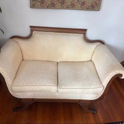 For Sale: Elegant Vintage Loveseat – very good Condition