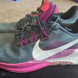 NIKE.  Trail. Size 11
