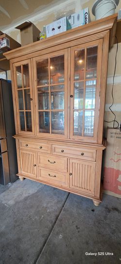 Set of dining table with 8 chairs