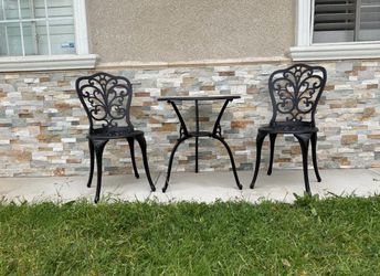 New black 3 piece outdoor patio dining bistro set.