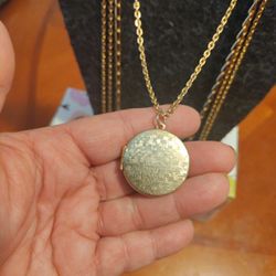 NEW LOCKET & STRANDS OF CHAINS ( NECKLACE).    PICK ⛏️ UP ONLY