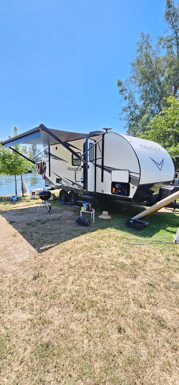 2021 RV IN PERFECT CONDITION NICE AND CLEAN SUPER EQUIPPED,MICROWAVE, REFRIGERATOR,STOVE,GRILL,QUEEN BED,TWIN BED,STORAGE, SLIDE SIDES,AC,HEATER,SHOWE