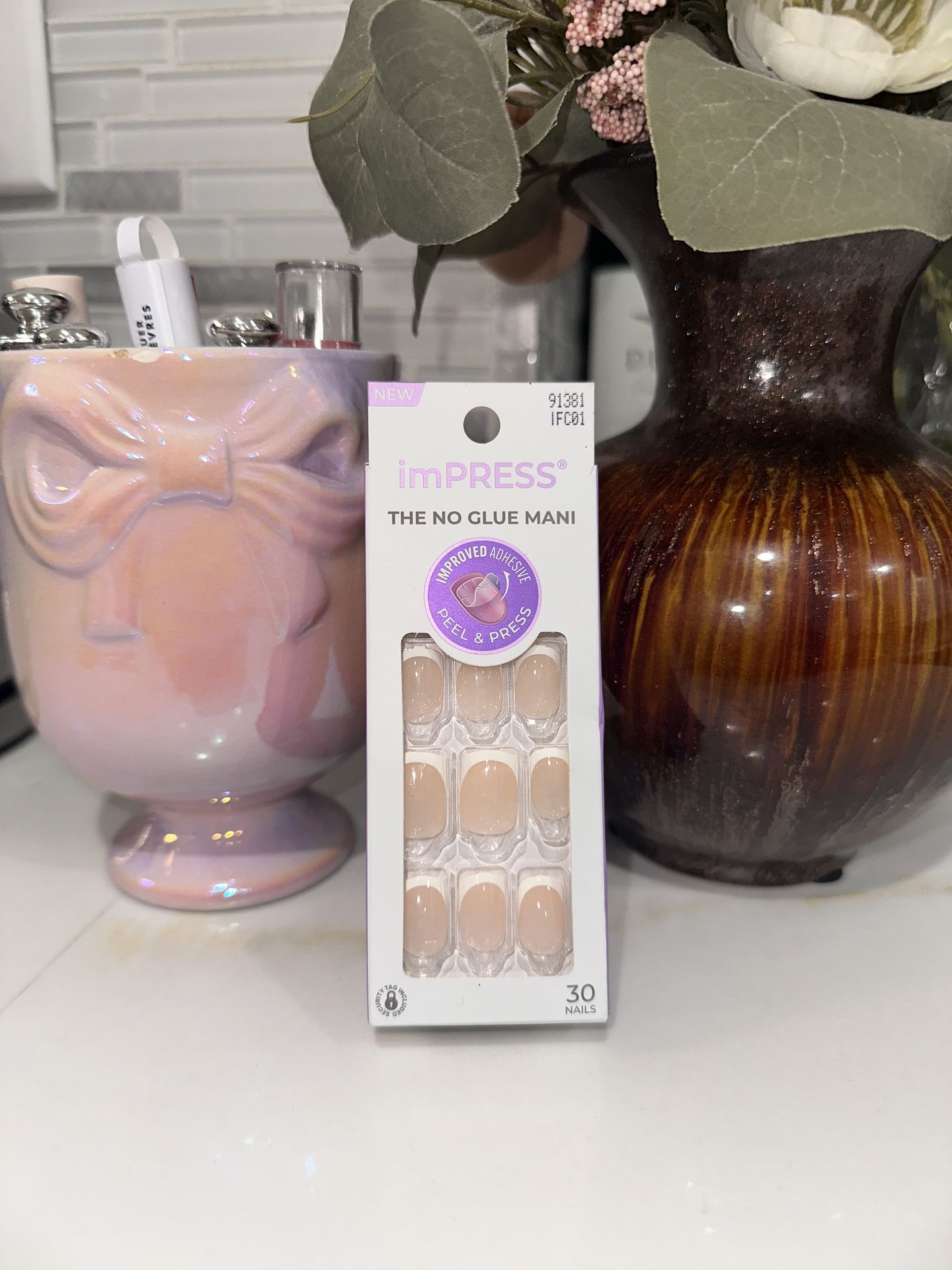 KISS press-on manicure No glue mani