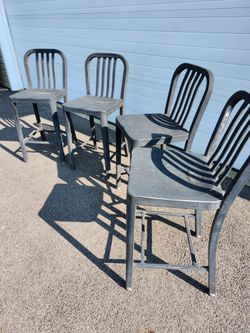 Outdoor counter height stools