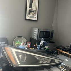 HYUNDAI ELANTRA OEM RIGHT PASSENGER HALOGEN HEADLIGHT 2019-2020